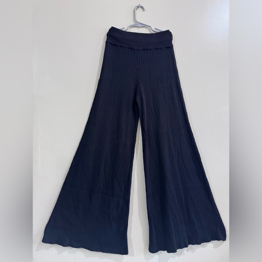 lineanddot Elegant Black Wide-Leg Ribbed Pants